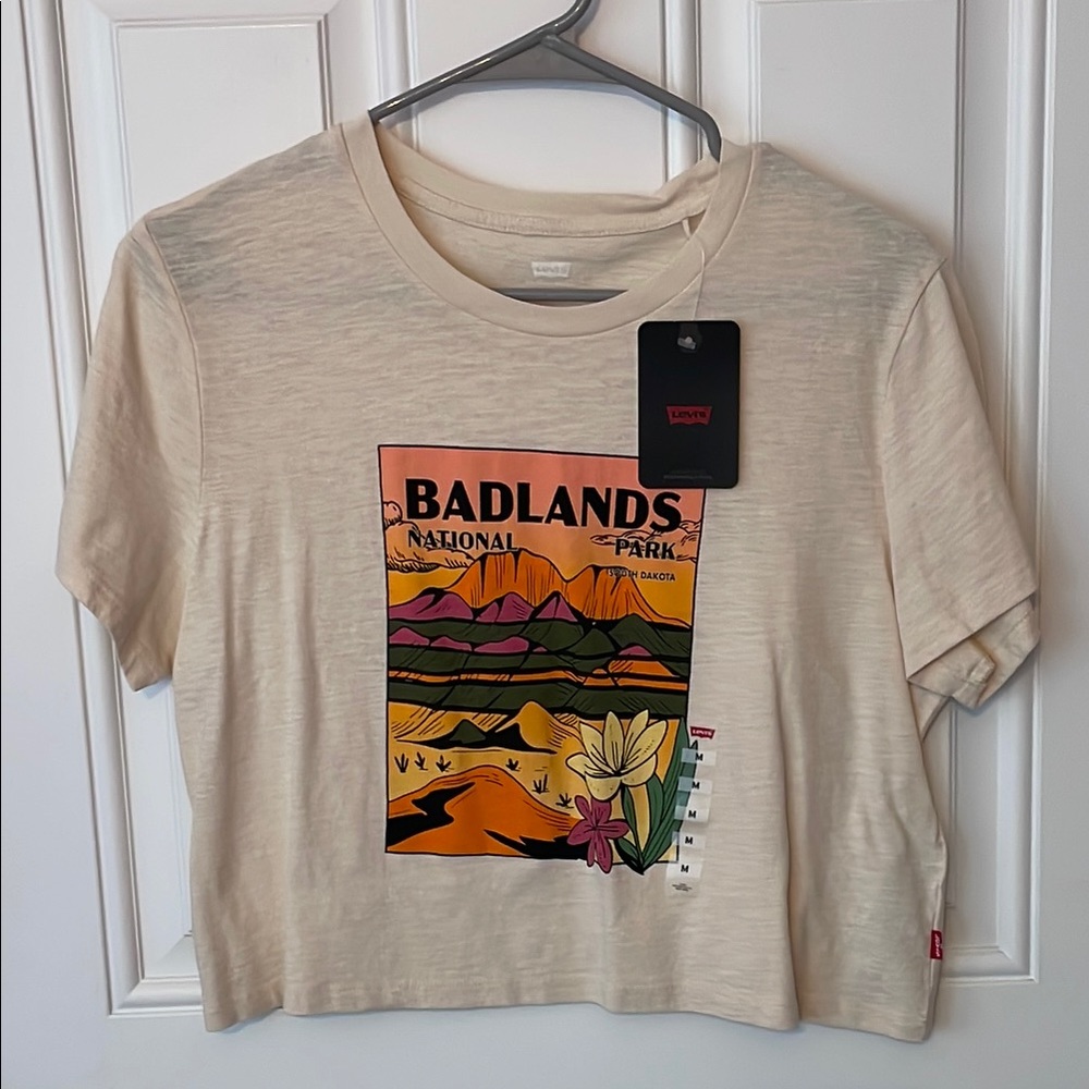 Levi's Cream Graphic Crop Tee